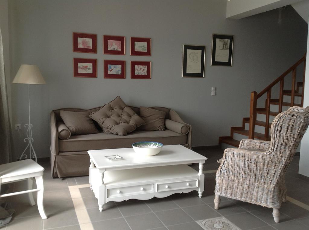 Heliades Maisonettes Mithimna Bilik gambar