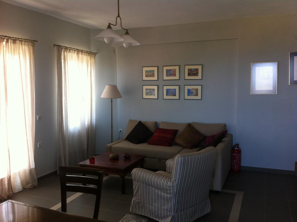 Heliades Maisonettes Mithimna Bilik gambar